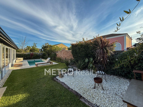 Casa En Venta Con 5 Dormitorios En Barrancas Del Lago, Nordelta