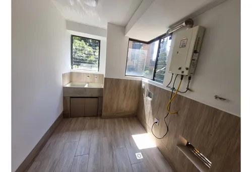 Amplio Y Cómodo Apartamento En Venta En Los Balsos