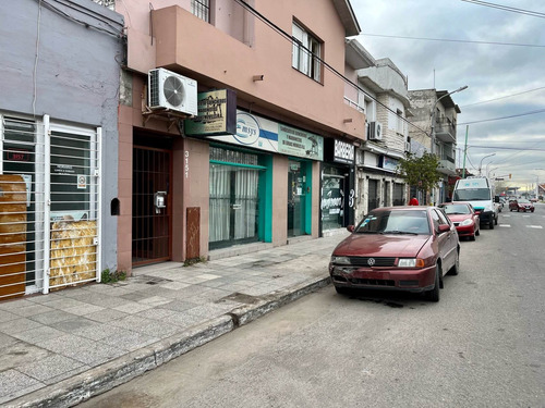 Imagen 5 de 17 de Local Comercial Sobre 12 De Octubre