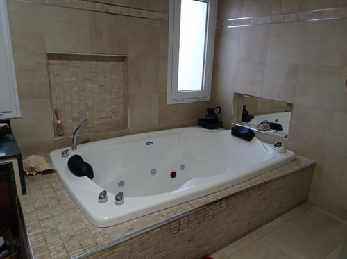 Hermosa Propiedad En Venta En El Corazón Del Barrio Privado Fincas De Iraola 1 - Con Piscina!!
