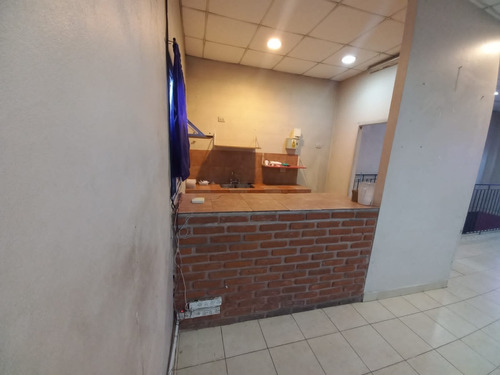 Imagen 4 de 12 de Salón 2 Plantas En Alquiler