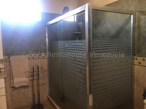 Imagina Tu Vivienda Temporal Ubicada En Una De Las Mejores Urbanizaciones De La Ciudad, Con Todos Los Servicios, Vigilancia 24/7. Esta Propiedad Se Encuentra Totalmente Equipada Y Amoblada.