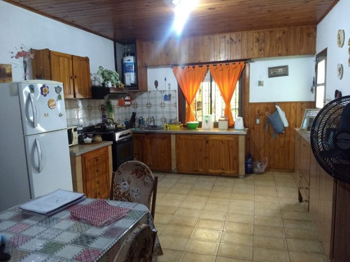 Venta Excelente Casa 70m2 Aprox. + 3 Departamentos C/ Gas Natural, Exc. Ubicación, Sta. Teresita