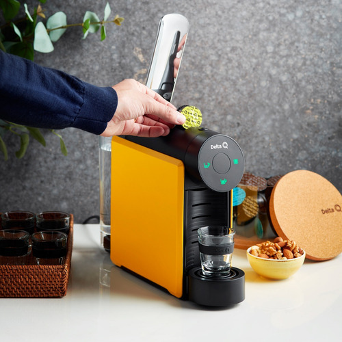 Máquina Cafeteira Capsulas Café Expresso Delta Q Mini Qool Cor Amarelo Voltagem 220v