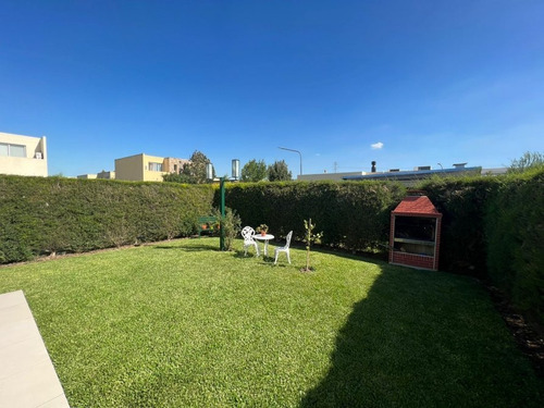 Imagen 18 de 18 de Hermosa Casa 4 Ambientes En Barrio Los Robles