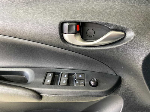 Imagem 14 de 15 de Toyota Yaris Sedan 1.5 Xl