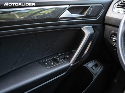 Imagen 22 de 25 de Volkswagen Tiguan 2.0 Highline 7 Ps | Permuta / Financia