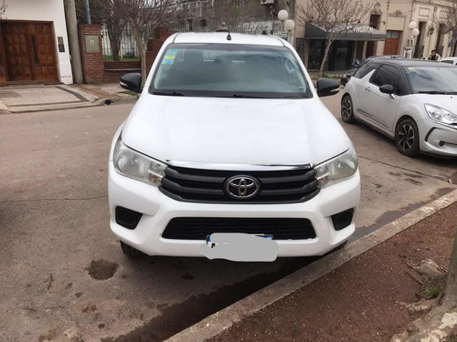 Imagen 3 de 8 de Toyota Hilux 2016 2.4 Cd Sr 150cv 4x2