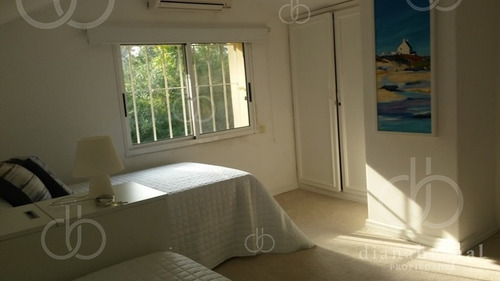 Casa En Punta Del Este Paya Mansa, 6 Dormitorios + Dep Y Piscina. - Ref: 42993