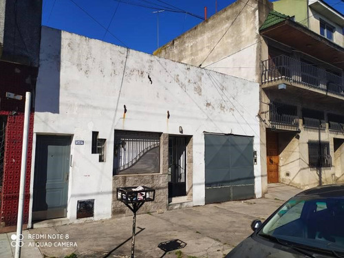 Propiedad En Block - Local, 2 Ph De 3 Ambientes, Y Un Local Y Duplex Para Construir - Lanús Oeste