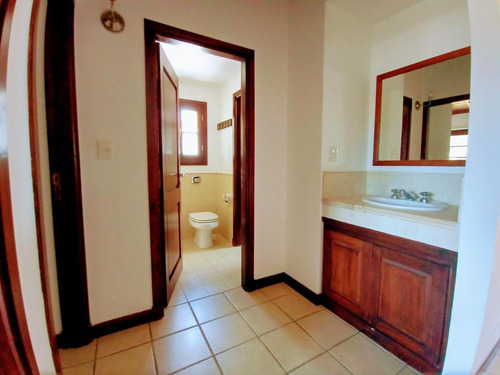 Imagen 12 de 14 de Excelente Casa 4 Ambientes Con Piscina En Barrio Residencial