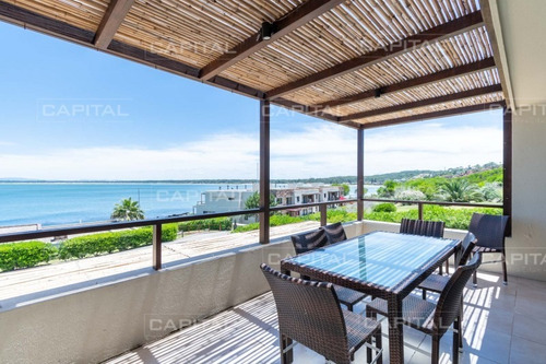 Amplio Departamento En Venta De Tres Dormitorios Más Dependencia Y Parrillero De Uso Exclusivo, Punta Ballena- Ref: 30286