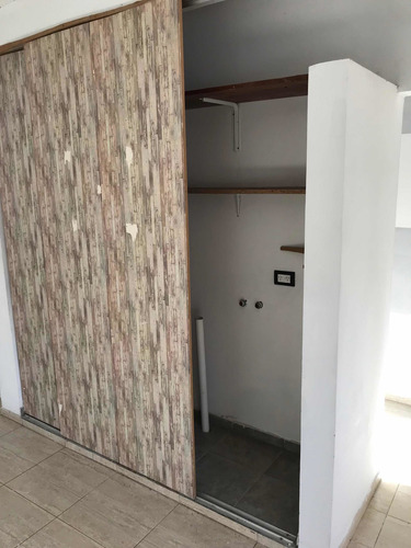 Vendo Casa En San Nicolás De Los Arroyos, 6 Años De Construccion Nueva , 2 Dorm. Garage Para 2 Autos.