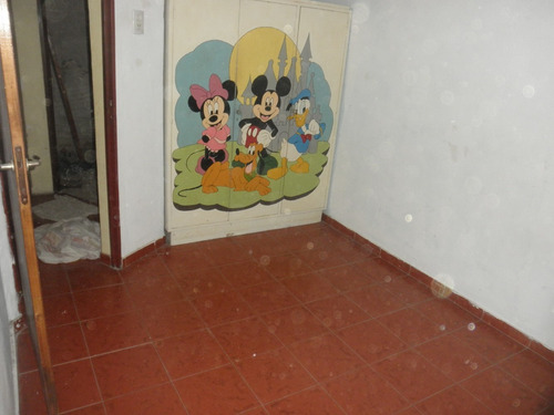 Vendo Casa Amplia Chubut 1145 - Escritura Al Día - 2 Pisos