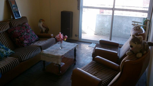 Imagen 7 de 19 de Casa Apta Para Dos Familias Con Garaje Y Fondo Libre.