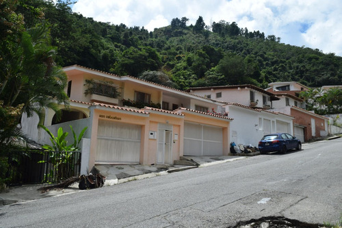 Casa Amplia E Iluminada A La  Venta Ubicada En Prados Del Este #24-10568 Mn Caracas - Baruta 