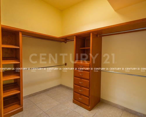 Casa En Venta En Fraccionamiento Rincon De Las Lomas Chihuahua, Chih.