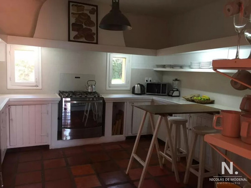 Chacra De 6 Dormitorios, Con Piscina En Venta Enla Barra.
