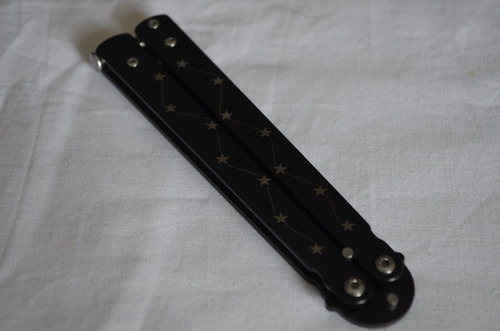 Navaja Cuchillo Mariposa Balisong Negra Diseño Estrellas