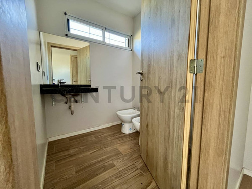 Venta | Casa 2 Dormitorios + Comodin. Fisherton, Rosario.