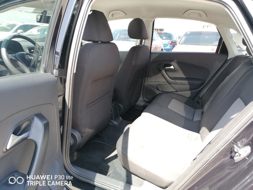 Imagen 6 de 8 de Volkswagen Vento 2018 1.6 Confortline Mt