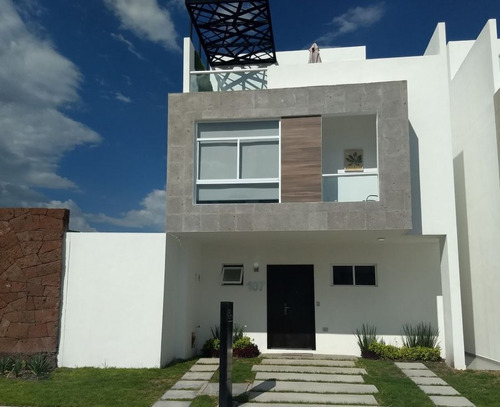 Venta De Casas En Paseo San Junipero, 4 Recamaras, 4.5 Baños