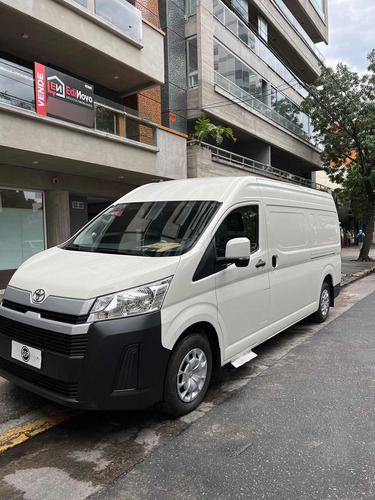 Toyota Hiace 2.8 Tdi Furgón 6at L2h2 3a 5p