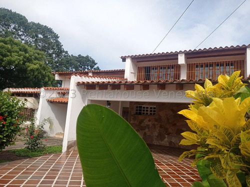Amplia Casa Duplex En Venta En Urbanizacion Santa Elena Barquisimeto, # 24 - 8073