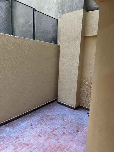 Monoambiente Dividido Con Patio Propio, Remodelado. Oportunidad