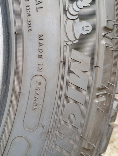 2 Llantas 195/75r16 Michelin Agilis Cross Climate A2 (Usado)