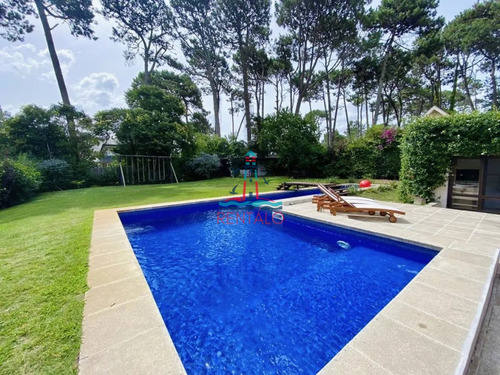Casa De 5 Dormitorios En Venta Punta Del Este