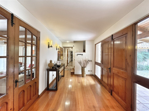Casa En Arriendo De 7 Dorm. En Las Condes