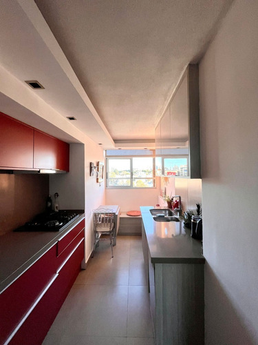 Imagen 8 de 22 de Apartamento De Diseño Remodelado Piso Alto Sobre Rambla Bajo De Precio! El Mejor Punto De Montevideo Y La Mejor Vista