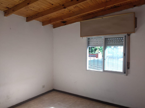Retasado!!! 3 Locales + 2 Deptos. Frente Estacion