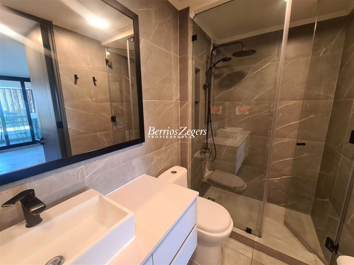 Departamento En Venta De 2 Dorm. 2 Baños , En Las Condes
