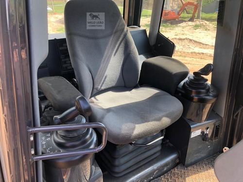 Trator De Esteira New Holland D180 C - Ano 2016 - Cabinado
