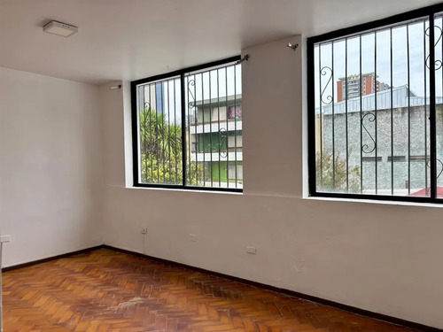 Casa Comercial De 453 M En Arriendo 12 Privados Centro 