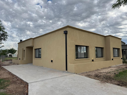 Venta De Casa 5 Ambientes A Estrenar En Barrio San Pablo