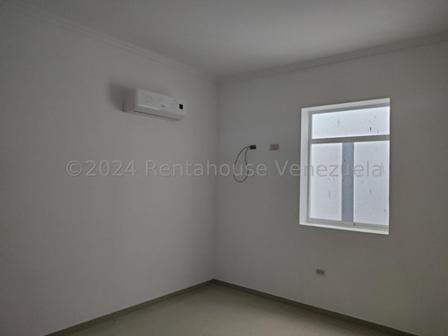 Lujoso Townhouse En Venta Ubicado En La Morita Urb Villas Ingenio I Db 24-28766