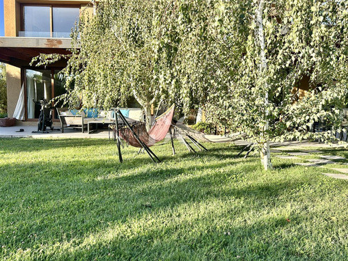 Casa En Venta De 5 Dorm. Piedra Roja Chicureo Colina