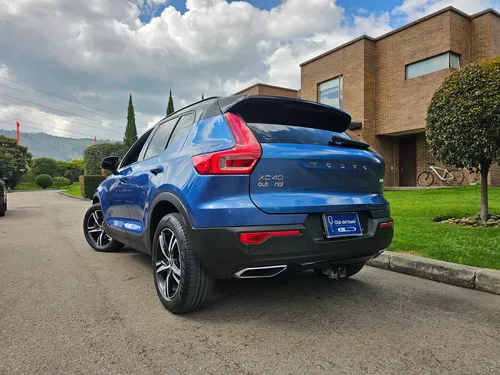 Volvo XC40 2.0 T4 R-Design
