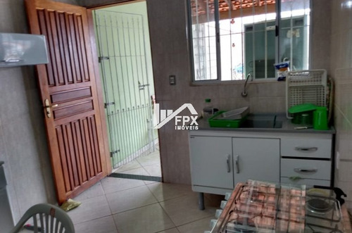 Imagem 5 de 10 de Casa Com Piscina E Churrasqueira.