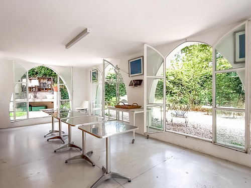 Casa En Venta, 3 Plantas, Gran Jardín, Pileta Y Cochera - San Isidro
