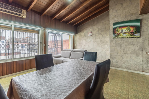Venta - Oportunidad - Casa 4 Ambientes - Garage - Pileta