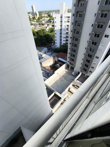 Amplio Monoambiente Con Cochera