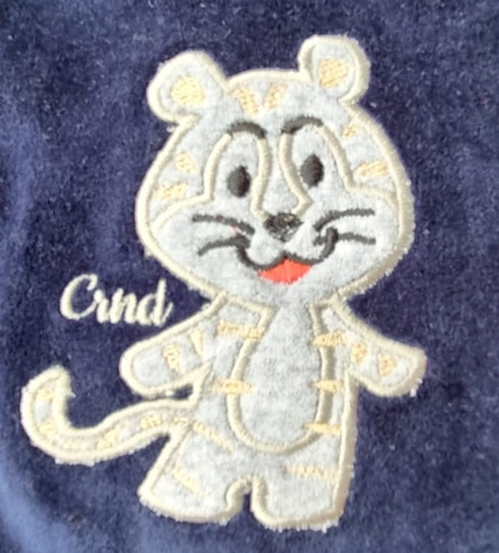Imagen 2 de 2 de Enterito Bebe Plush Azul Marino Bordado Tigre
