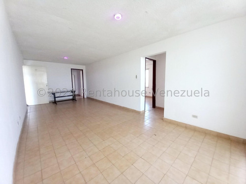 Apartamento En Venta En Planta Baja Habitable Y Ubicado Al Este De Coro 24-16616 04r