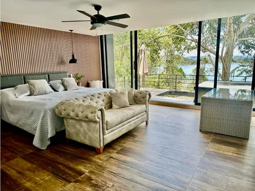 Venta De Espectacular Casa Amoblada En Guatape Con Salida Al Embalse