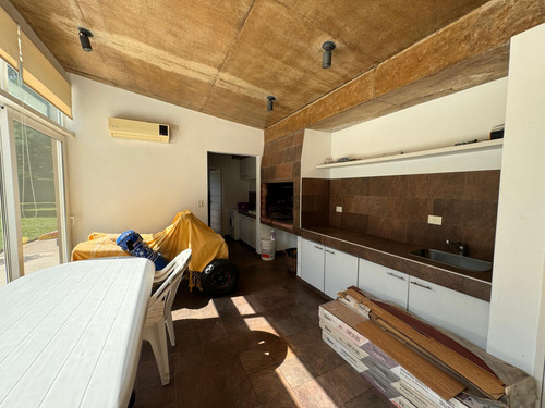 Casa 5 Ambientes Estilo Moderno - Parque Leloir