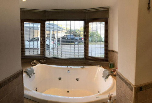 Venta - Casa 3dorm + Depto - Patio Y Pileta